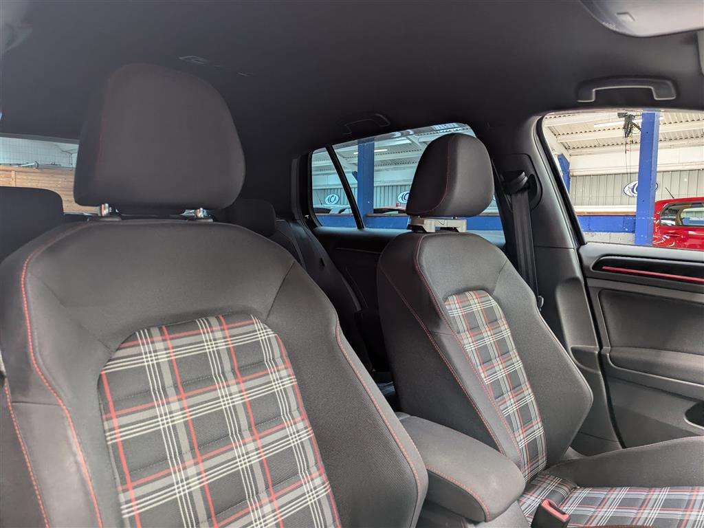 <p>2014 VOLKSWAGEN GOLF GTI S-A</p>