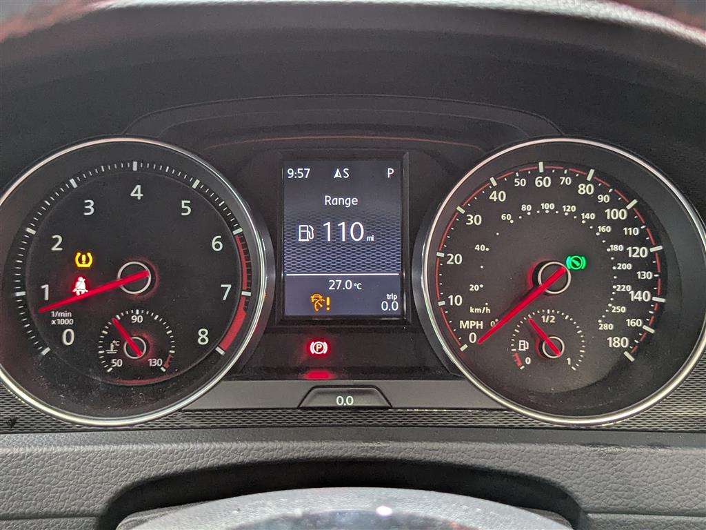 <p>2014 VOLKSWAGEN GOLF GTI S-A</p>