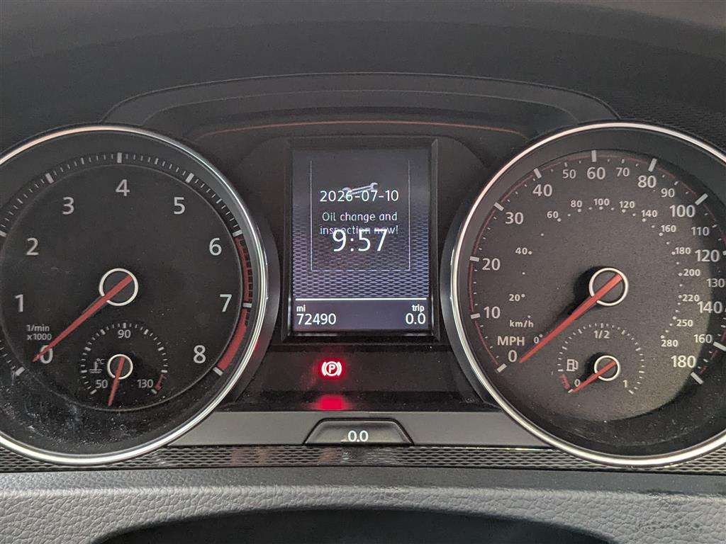 <p>2014 VOLKSWAGEN GOLF GTI S-A</p>