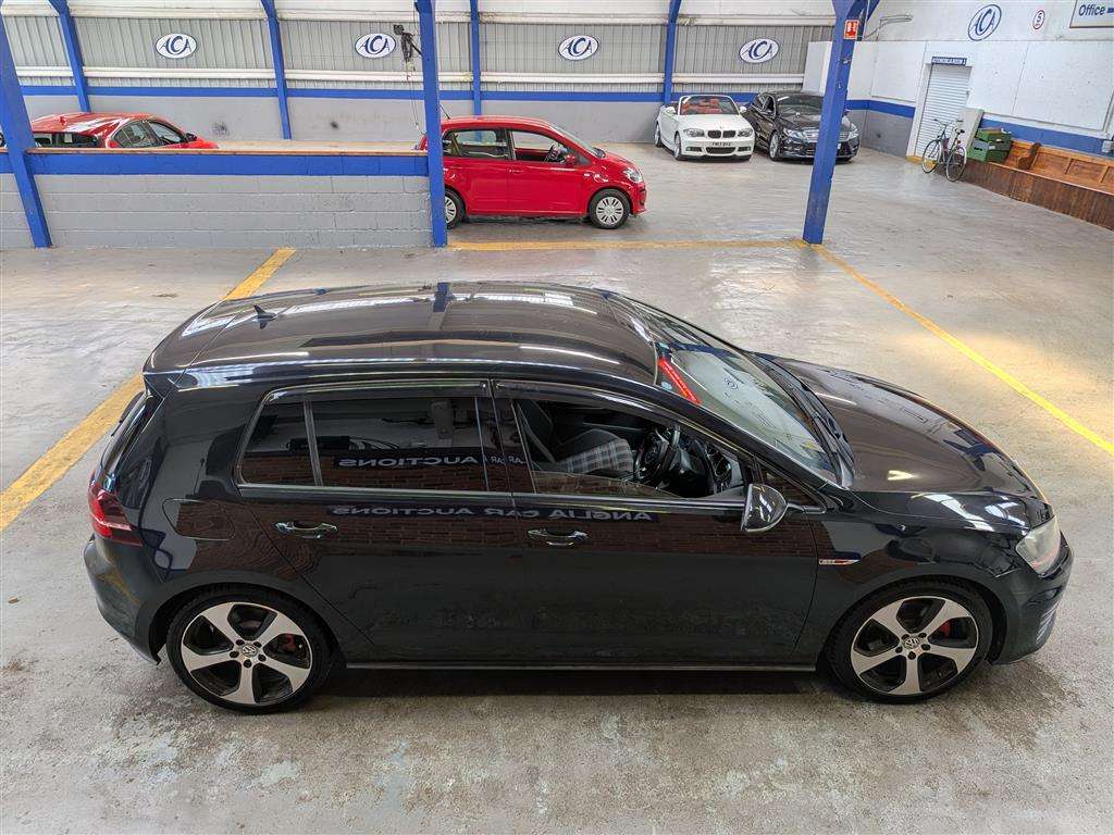 <p>2014 VOLKSWAGEN GOLF GTI S-A</p>
