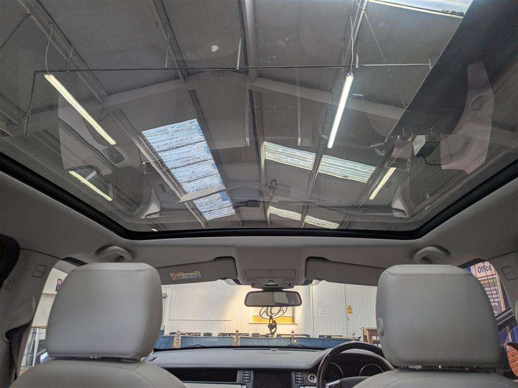 <p>2017 LAND ROVER DISCO-Y SPORT BLACK HSE T</p>