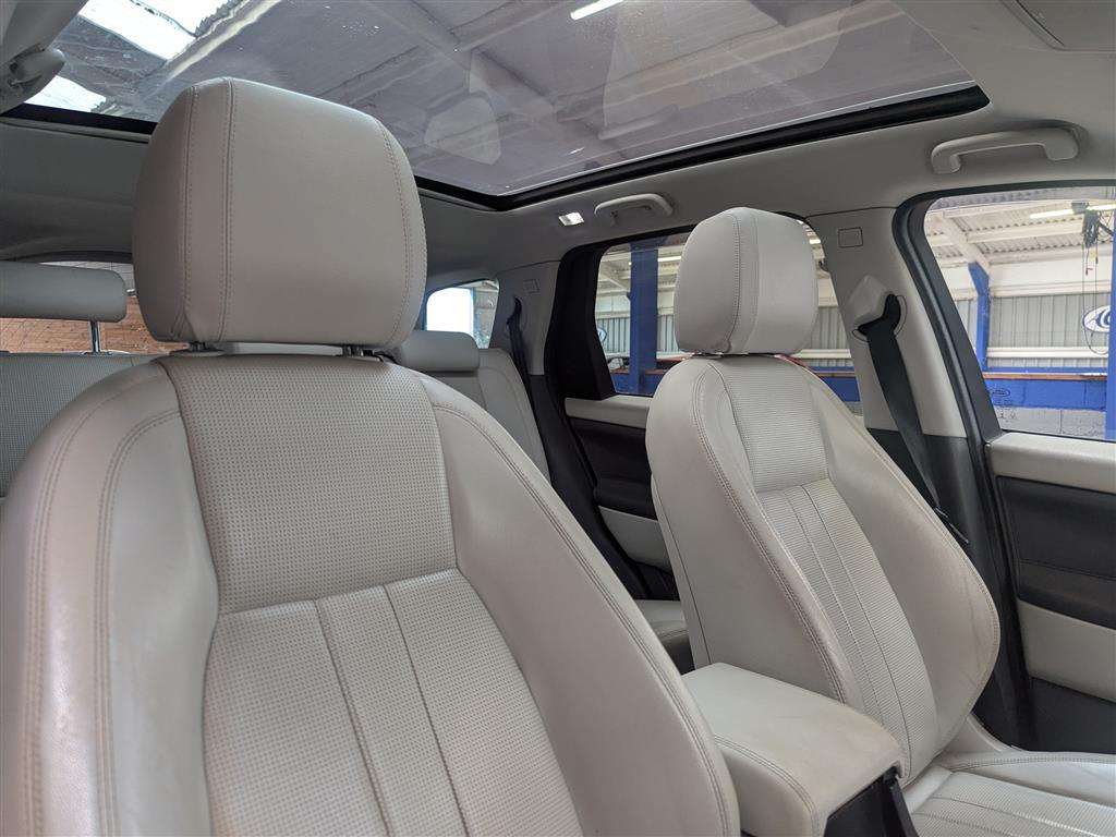 <p>2017 LAND ROVER DISCO-Y SPORT BLACK HSE T</p>