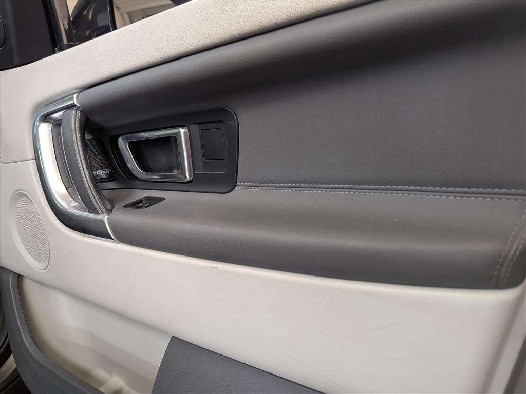 <p>2017 LAND ROVER DISCO-Y SPORT BLACK HSE T</p>
