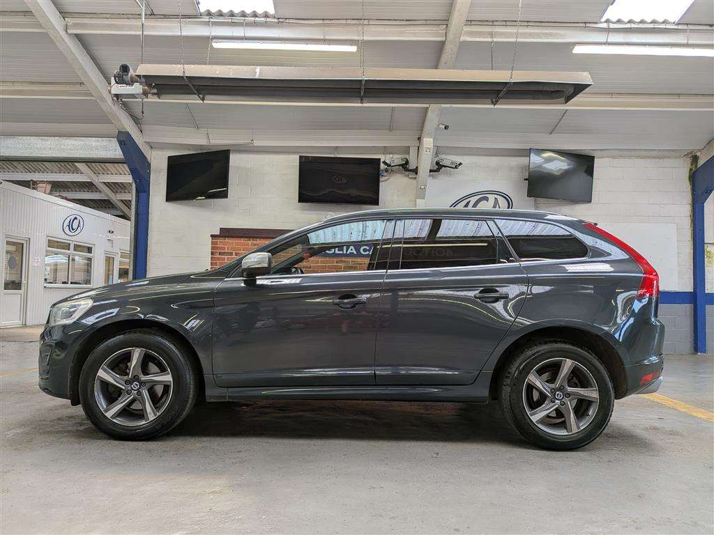 <p>2015 VOLVO XC60 R-DESIGN LUX NAV D4</p>