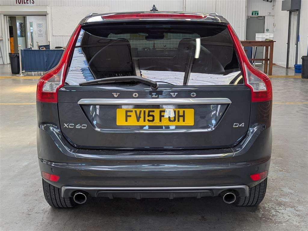 <p>2015 VOLVO XC60 R-DESIGN LUX NAV D4</p>