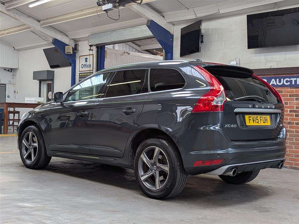 <p>2015 VOLVO XC60 R-DESIGN LUX NAV D4</p>