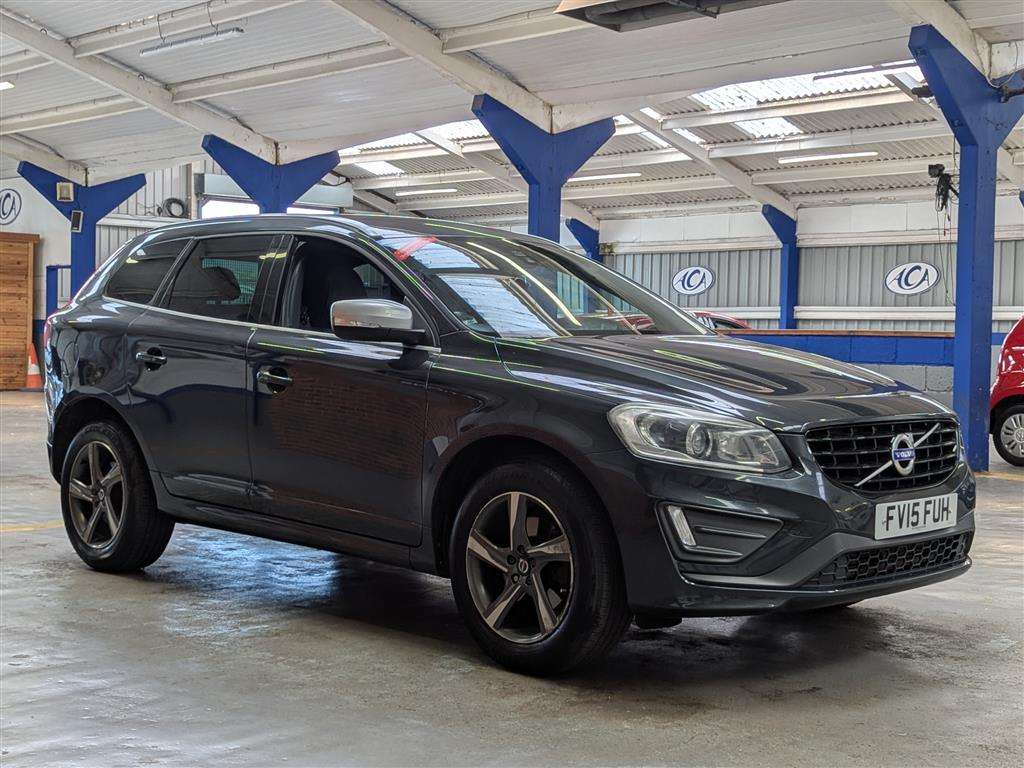 <p>2015 VOLVO XC60 R-DESIGN LUX NAV D4</p>