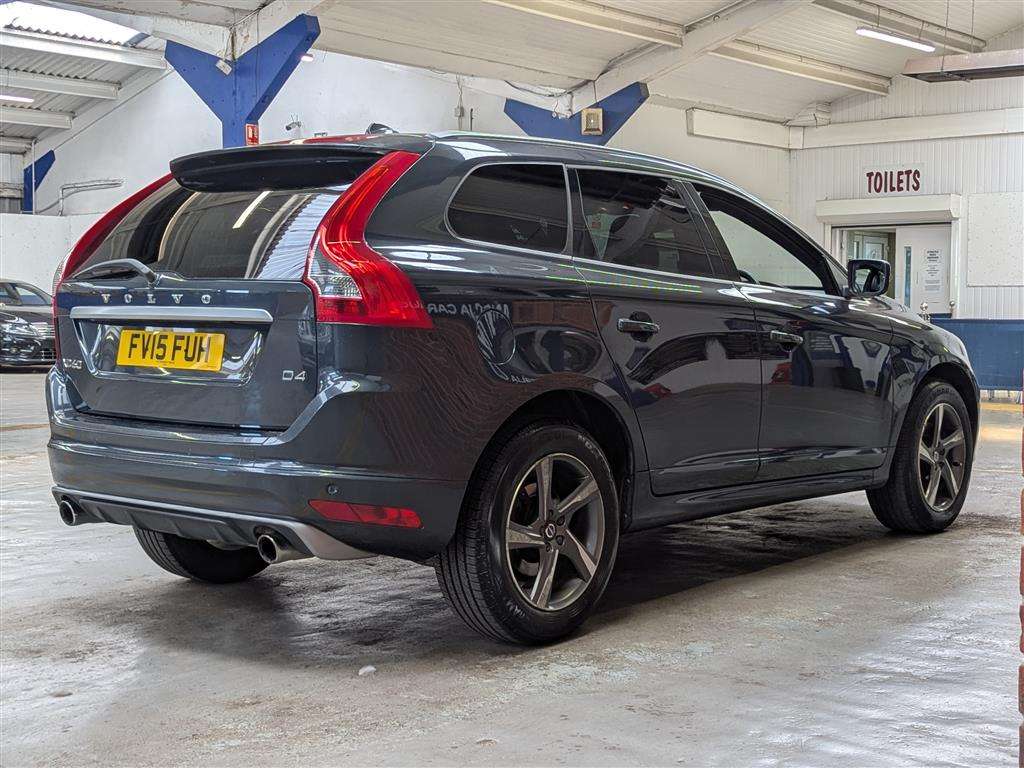 <p>2015 VOLVO XC60 R-DESIGN LUX NAV D4</p>