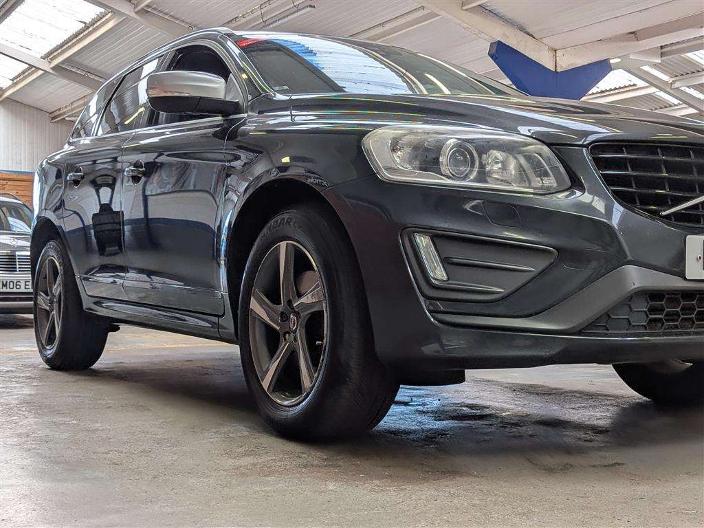 <p>2015 VOLVO XC60 R-DESIGN LUX NAV D4</p>