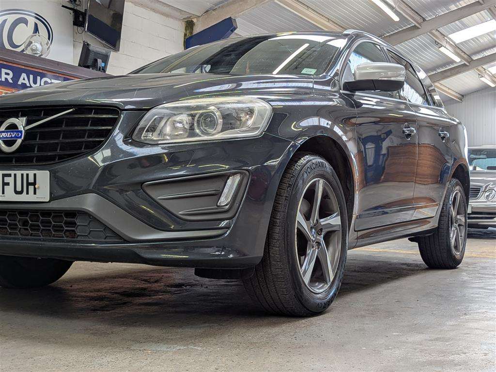 <p>2015 VOLVO XC60 R-DESIGN LUX NAV D4</p>