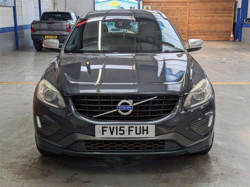 <p>2015 VOLVO XC60 R-DESIGN LUX NAV D4</p>