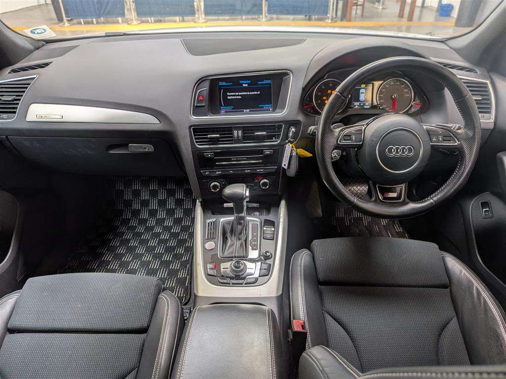<p>2013 AUDI Q5 S LINE + TFSI QUATTRO</p>