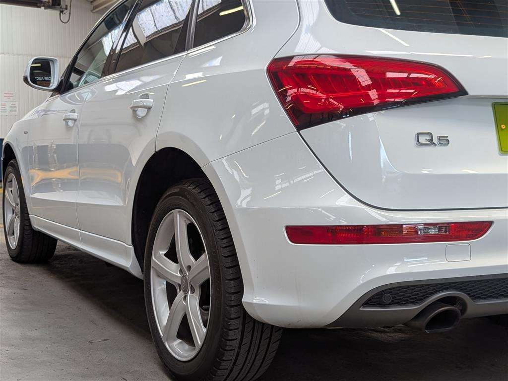 <p>2013 AUDI Q5 S LINE + TFSI QUATTRO</p>