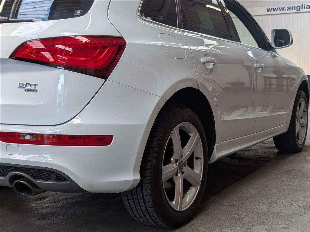 <p>2013 AUDI Q5 S LINE + TFSI QUATTRO</p>