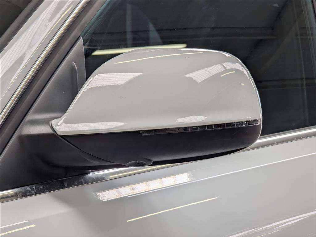 <p>2013 AUDI Q5 S LINE + TFSI QUATTRO</p>