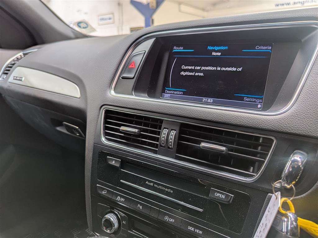 <p>2013 AUDI Q5 S LINE + TFSI QUATTRO</p>
