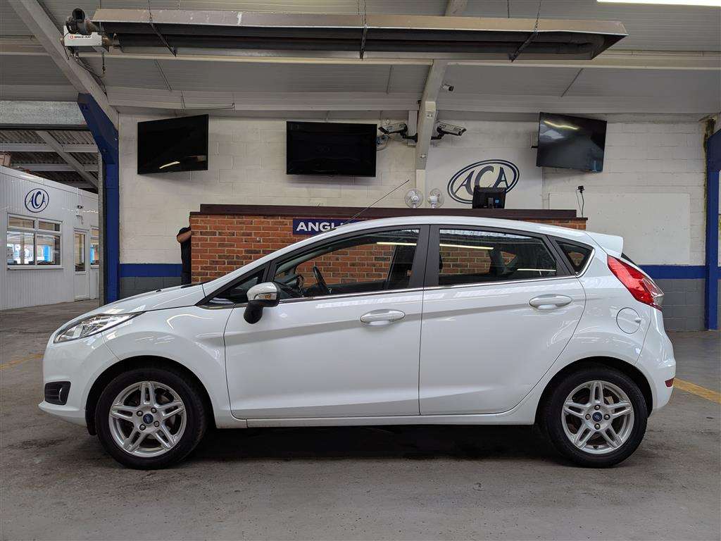 <p>2014 FORD FIESTA ZETEC</p>