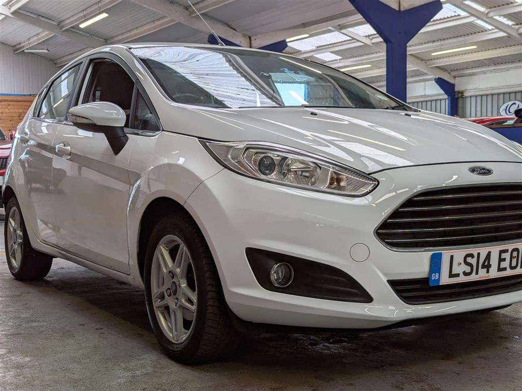 <p>2014 FORD FIESTA ZETEC</p>