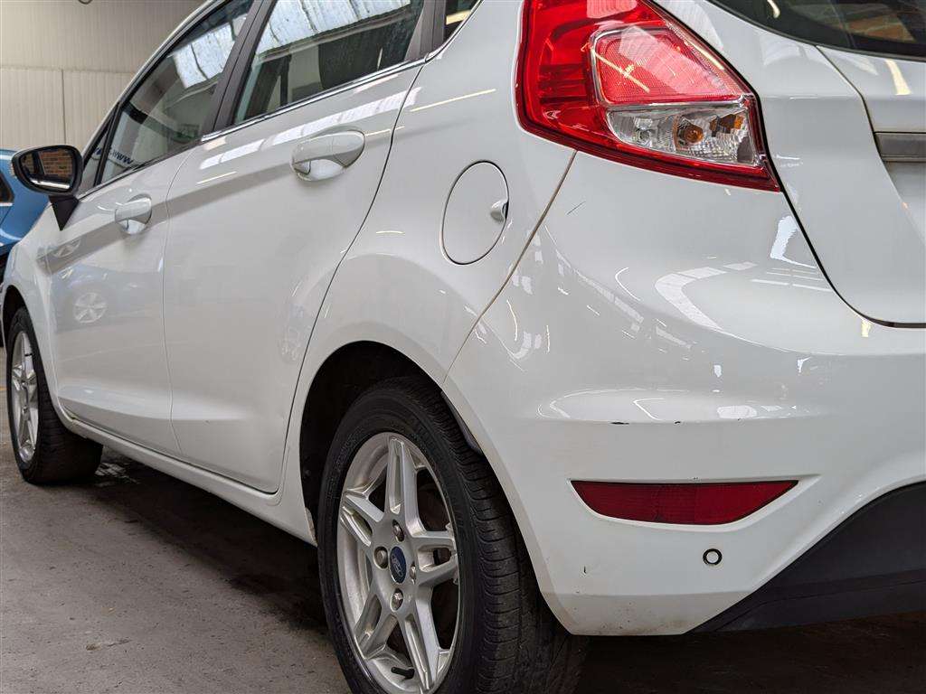 <p>2014 FORD FIESTA ZETEC</p>
