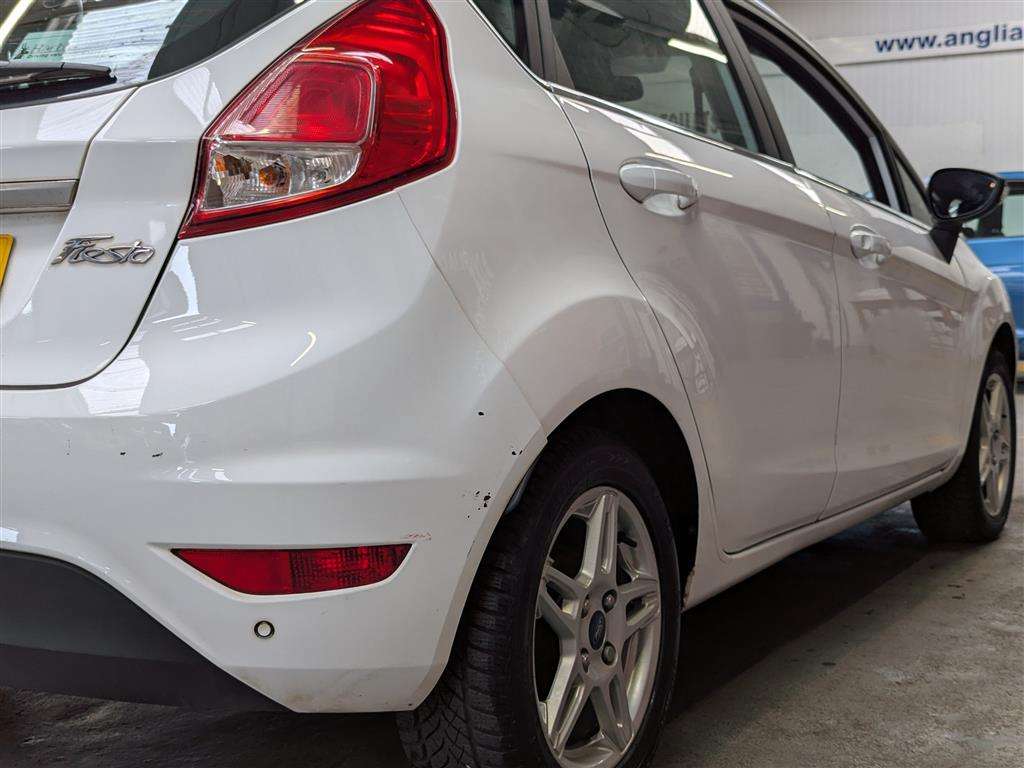 <p>2014 FORD FIESTA ZETEC</p>
