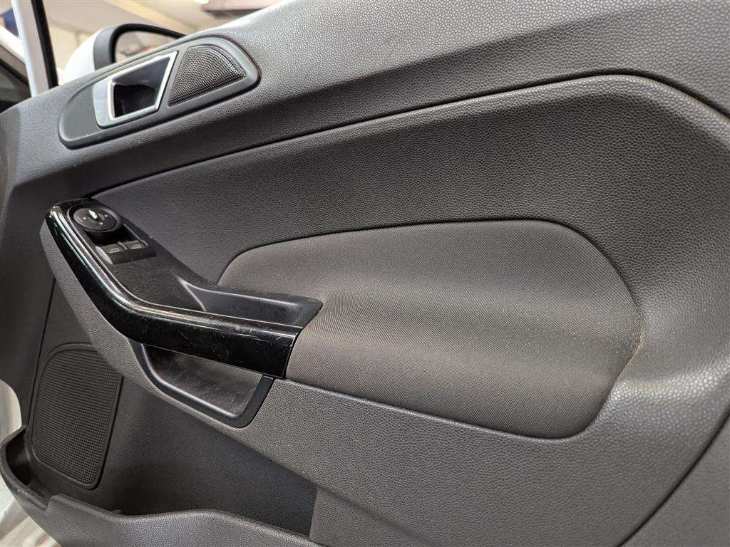 <p>2014 FORD FIESTA ZETEC</p>