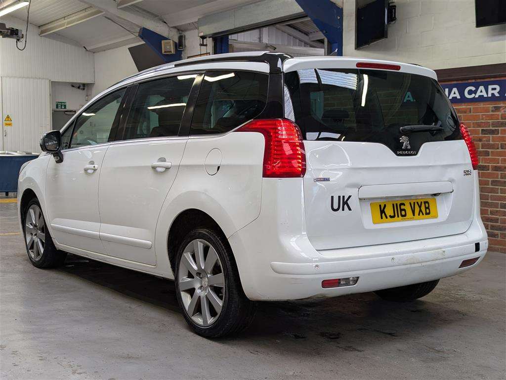 <p>2016 PEUGEOT 5008 ALLURE BLUE HDI S/S</p>