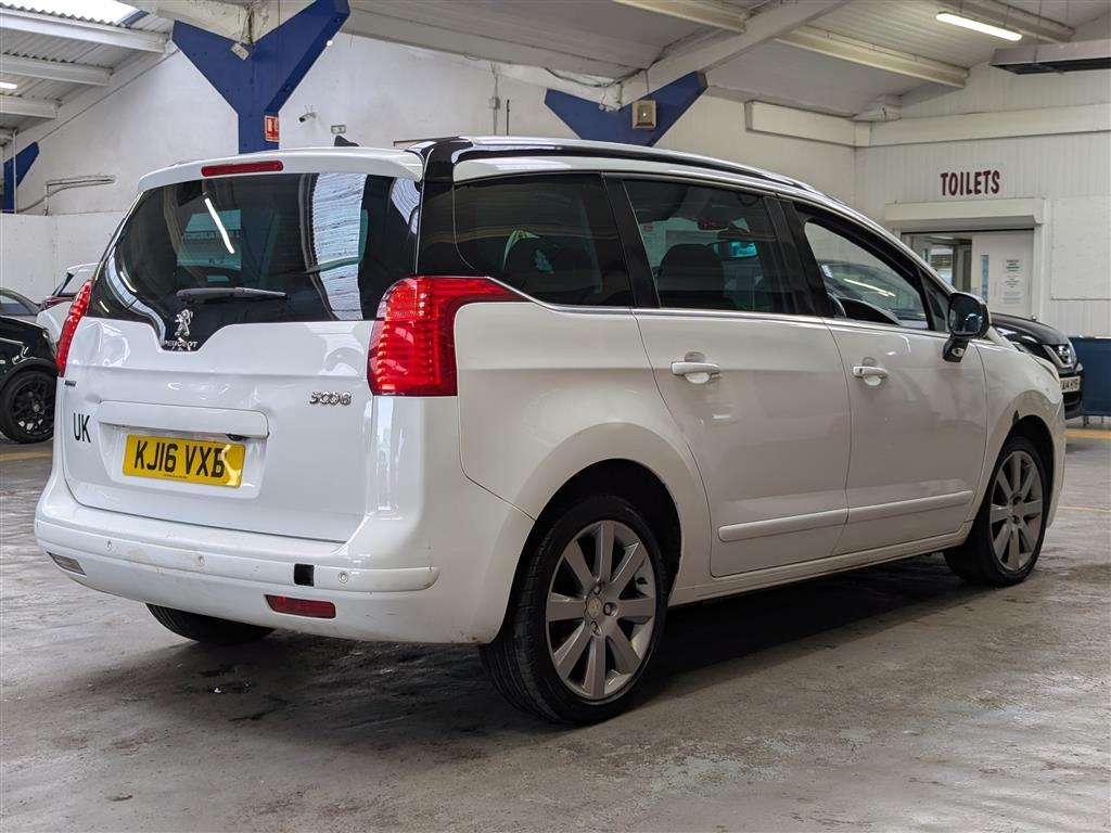 <p>2016 PEUGEOT 5008 ALLURE BLUE HDI S/S</p>