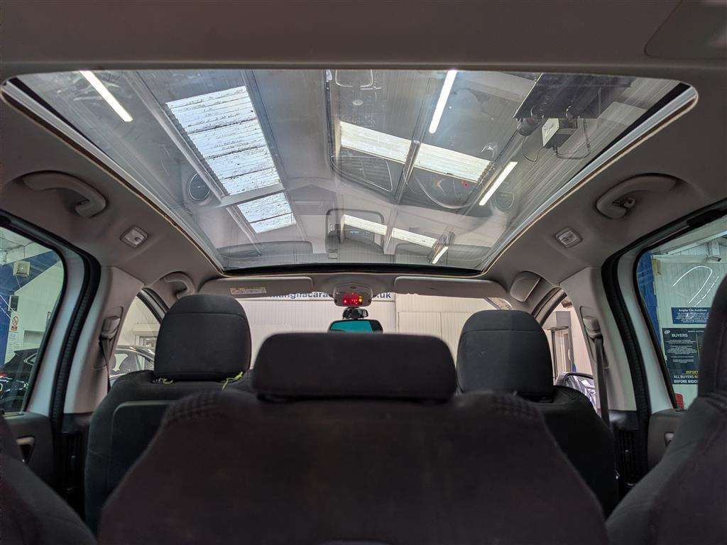 <p>2016 PEUGEOT 5008 ALLURE BLUE HDI S/S</p>