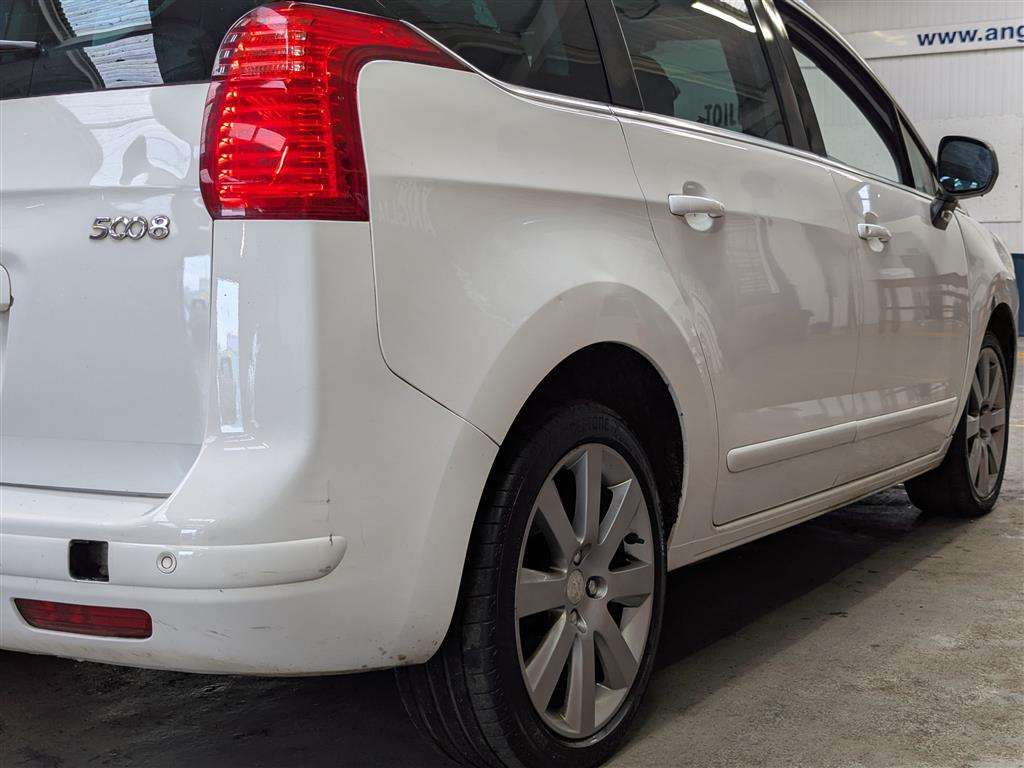 <p>2016 PEUGEOT 5008 ALLURE BLUE HDI S/S</p>