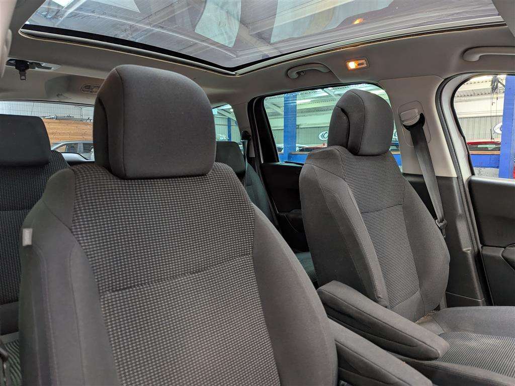 <p>2016 PEUGEOT 5008 ALLURE BLUE HDI S/S</p>