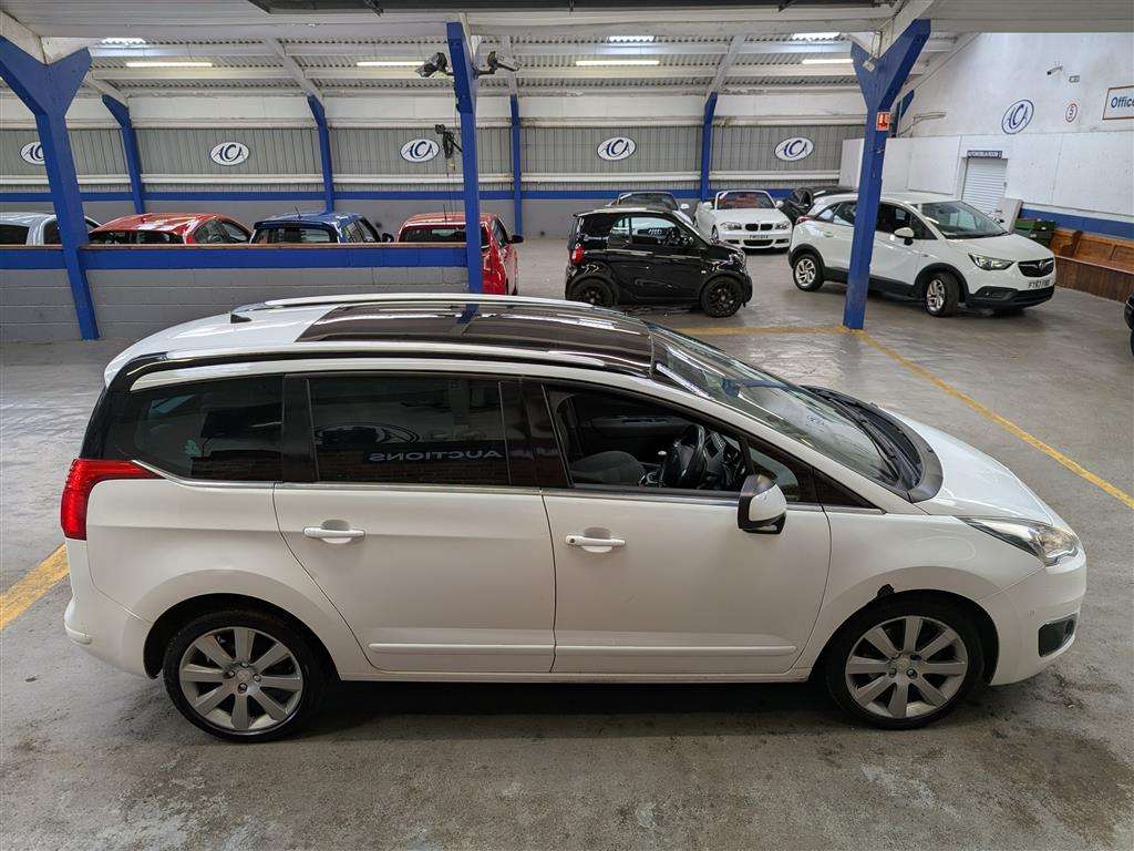 <p>2016 PEUGEOT 5008 ALLURE BLUE HDI S/S</p>