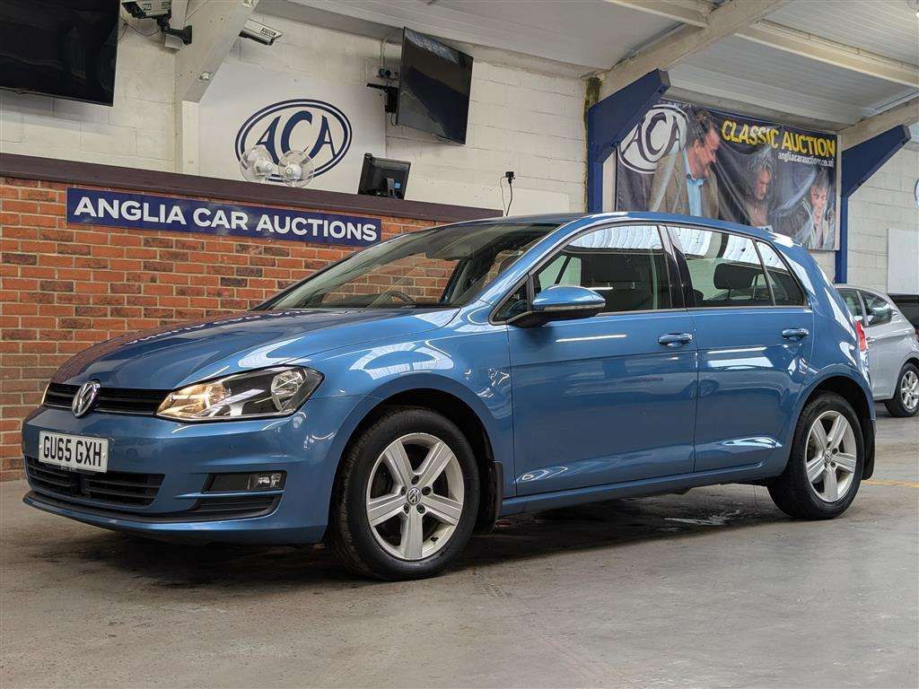 <p>2015 VOLKSWAGEN GOLF MATCH TDI BMT</p>