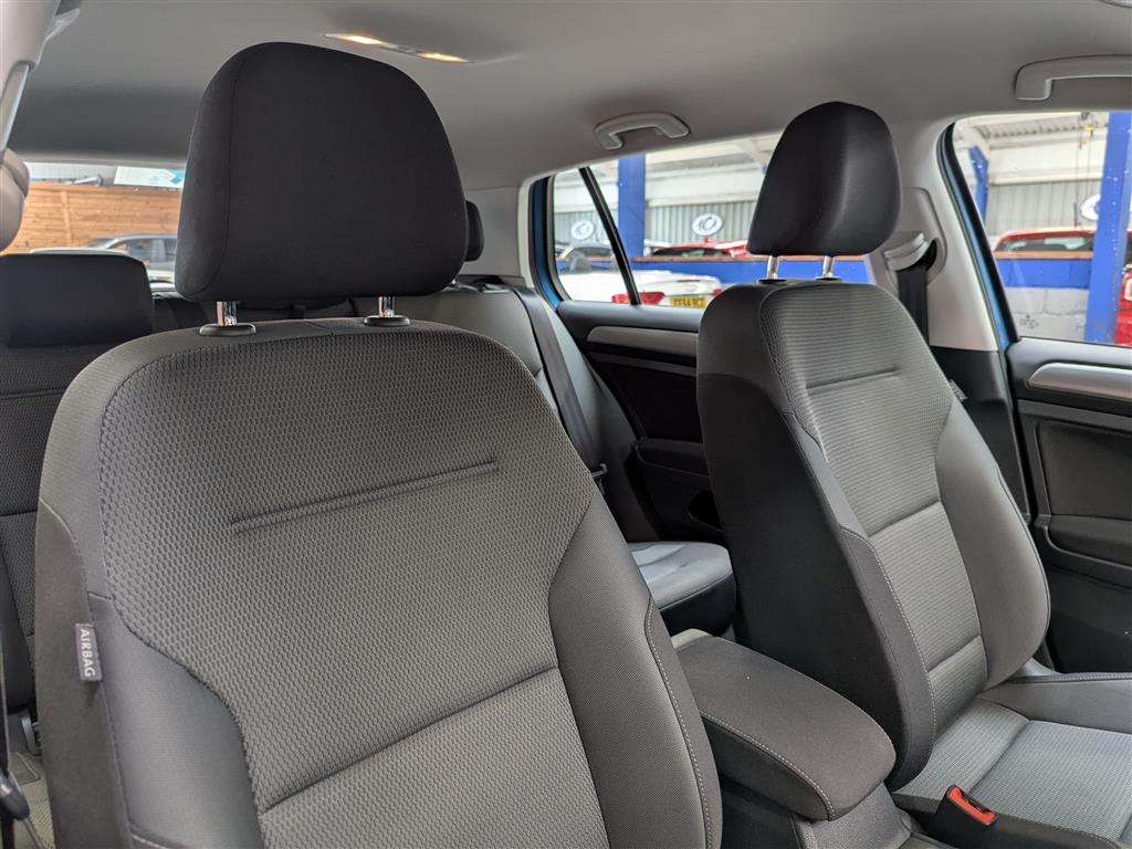 <p>2015 VOLKSWAGEN GOLF MATCH TDI BMT</p>