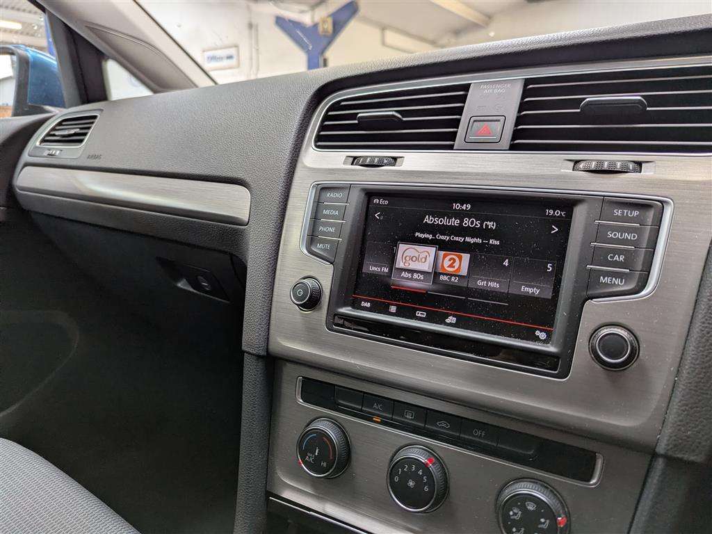 <p>2015 VOLKSWAGEN GOLF MATCH TDI BMT</p>