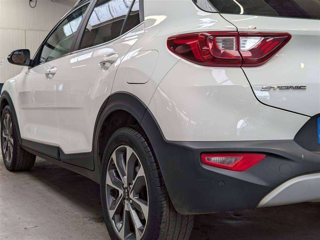 <p>2018 KIA STONIC FIRST EDITION CRDI</p>