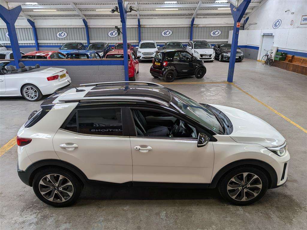 <p>2018 KIA STONIC FIRST EDITION CRDI</p>