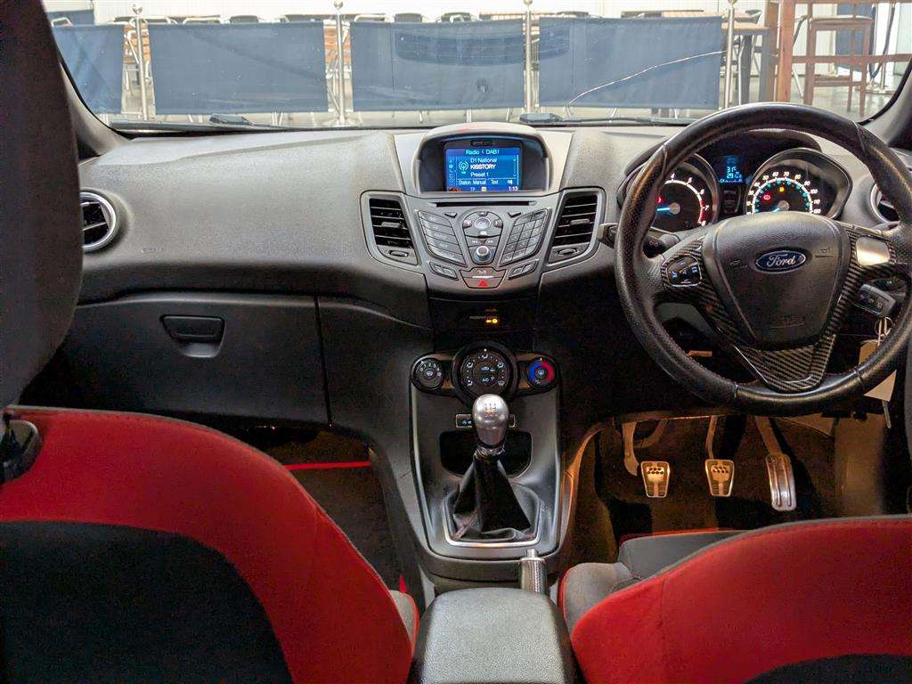 <p>2016 FORD FIESTA ST-LINE BLACK EDIT</p>