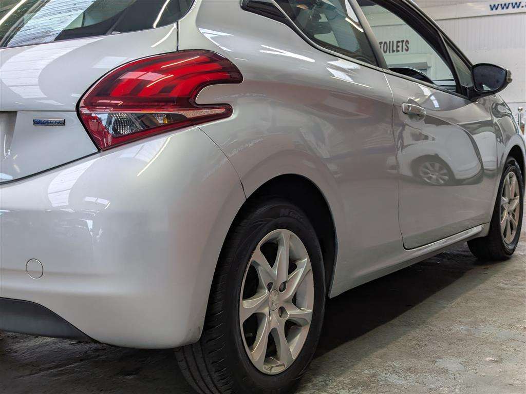 <p>2016 PEUGEOT 208 ACTIVE</p>