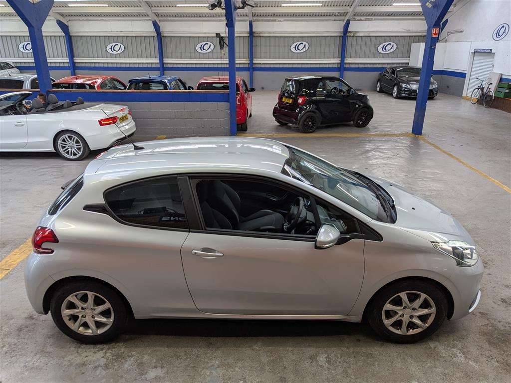 <p>2016 PEUGEOT 208 ACTIVE</p>