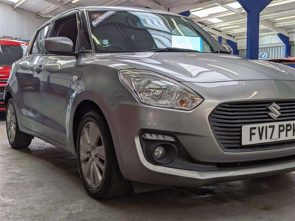 <p>2017 SUZUKI SWIFT SZ-T BOOSTERJET</p>
