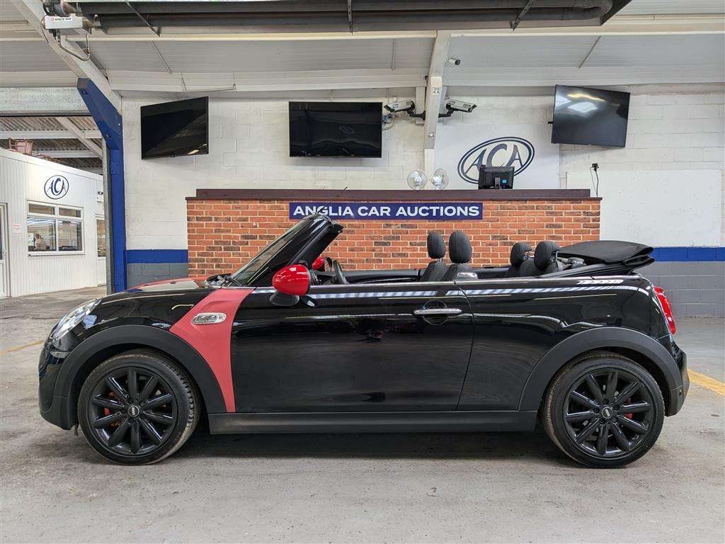 <p>2017 MINI COOPER S AUTO</p>