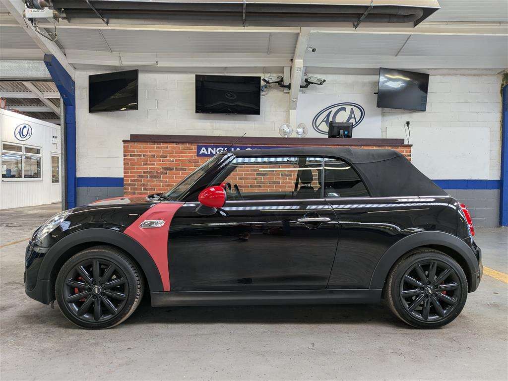 <p>2017 MINI COOPER S AUTO</p>