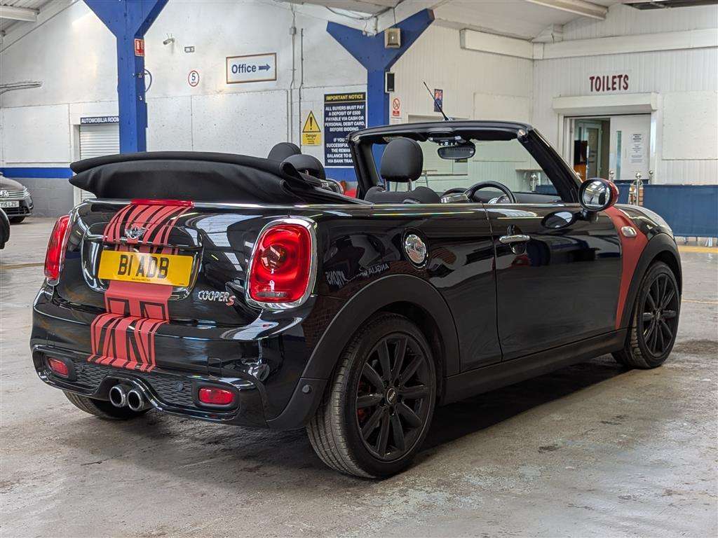 <p>2017 MINI COOPER S AUTO</p>