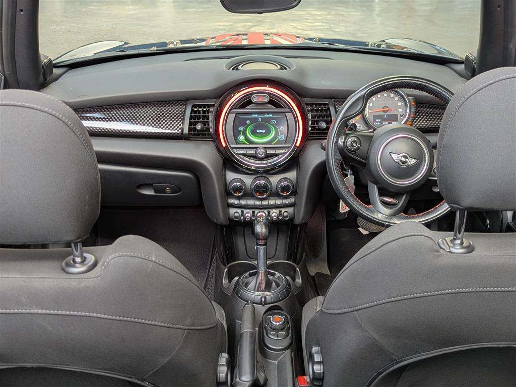 <p>2017 MINI COOPER S AUTO</p>