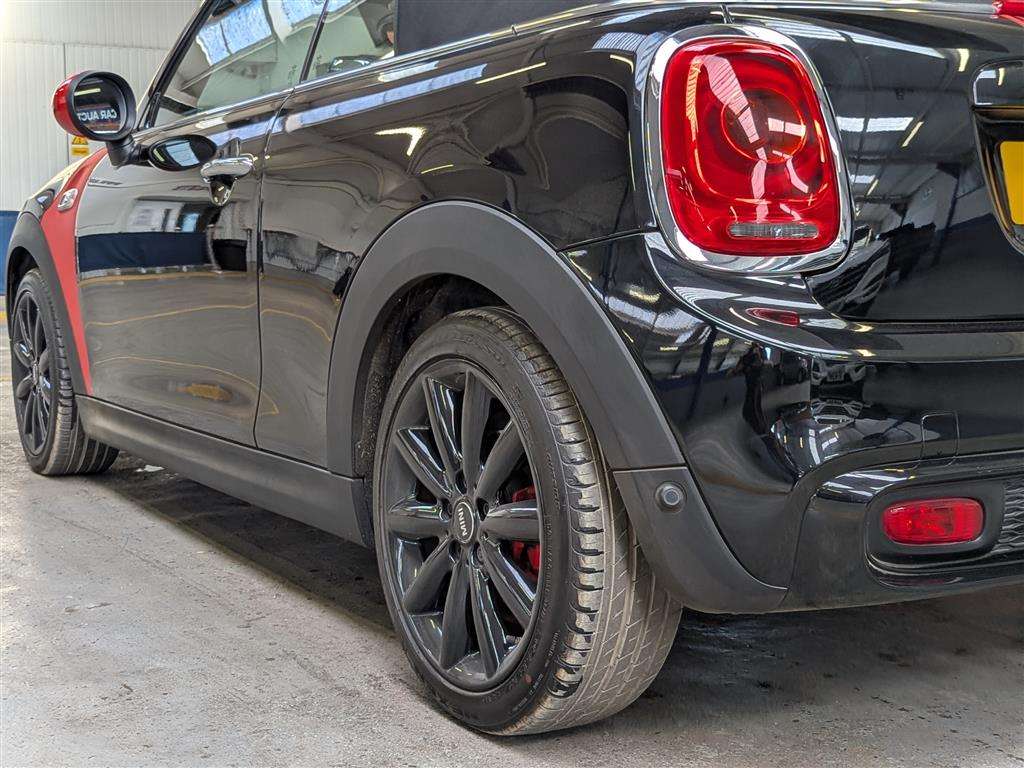 <p>2017 MINI COOPER S AUTO</p>