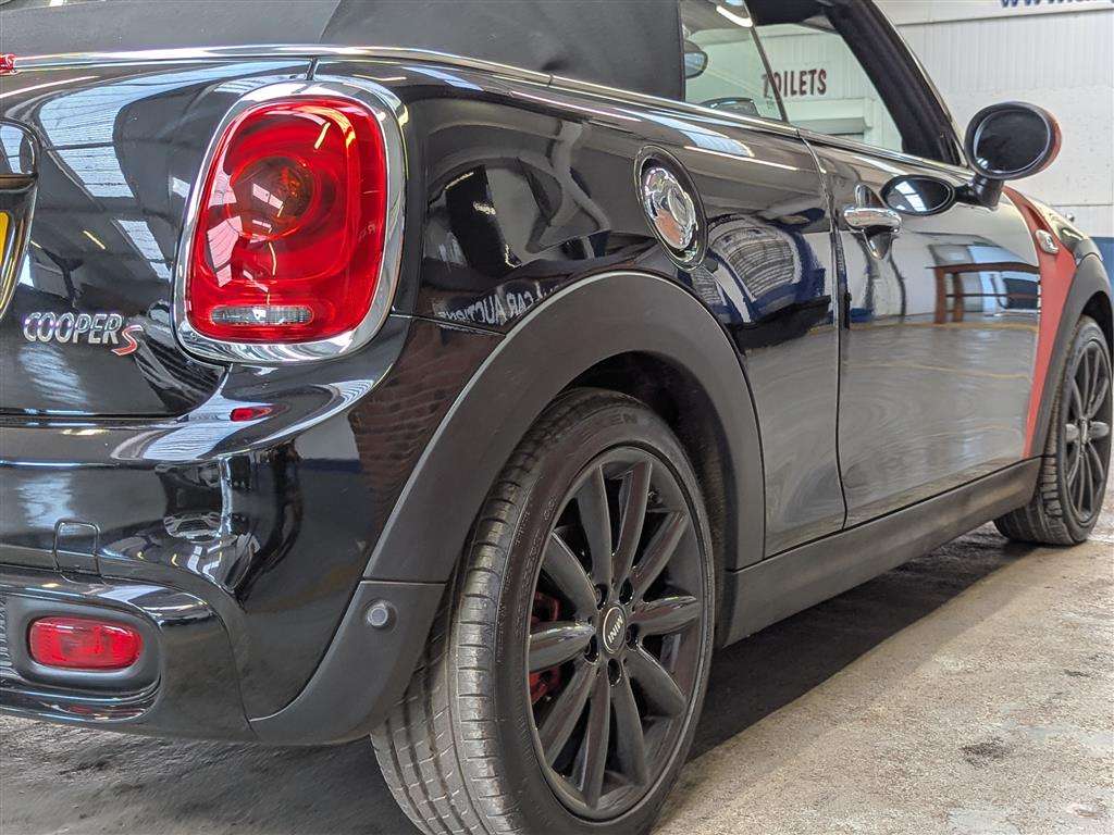 <p>2017 MINI COOPER S AUTO</p>