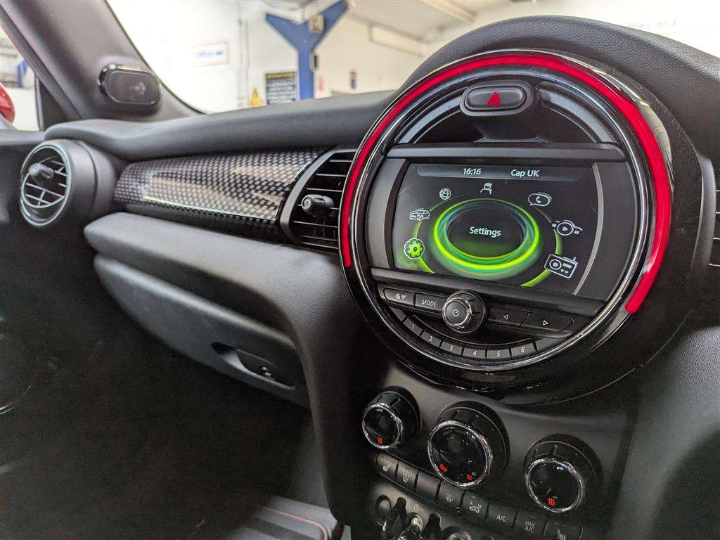 <p>2017 MINI COOPER S AUTO</p>