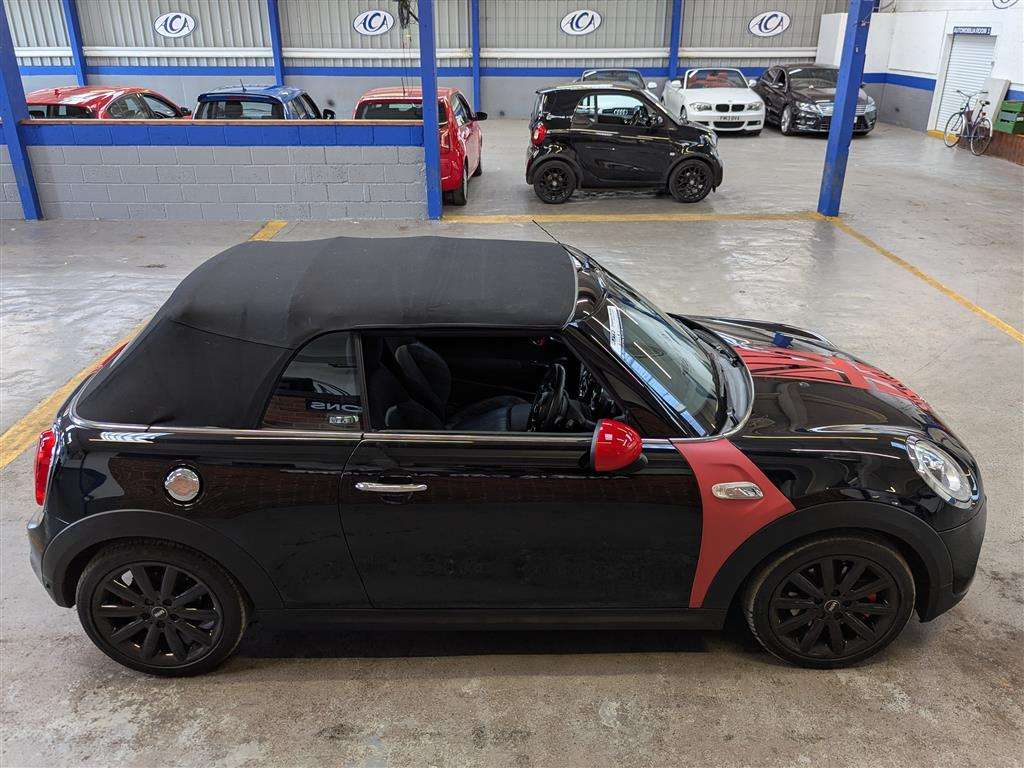 <p>2017 MINI COOPER S AUTO</p>