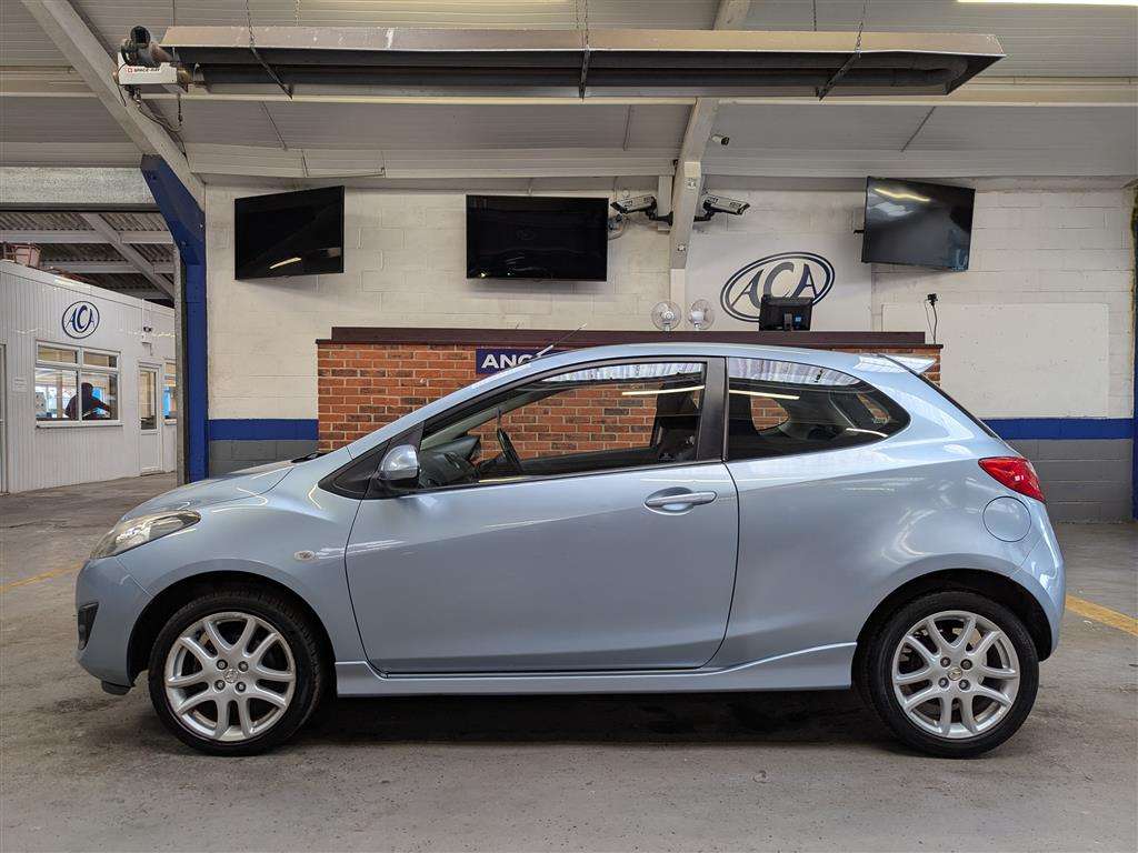 <p>2012 MAZDA 2 TAMURA</p>