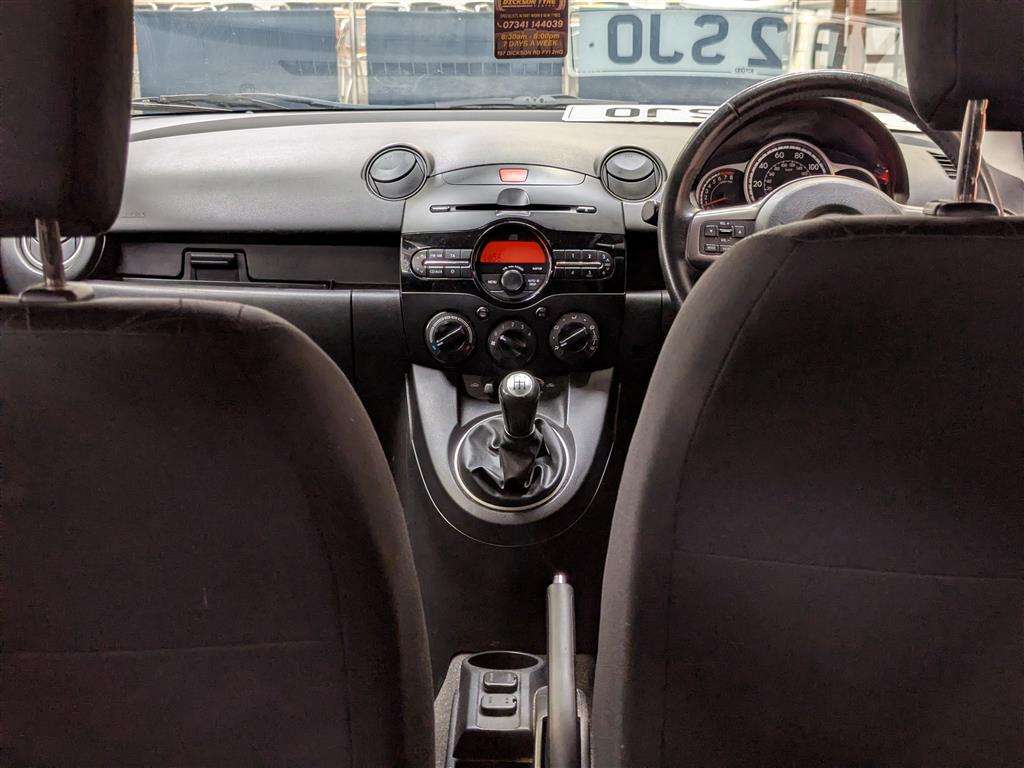 <p>2012 MAZDA 2 TAMURA</p>